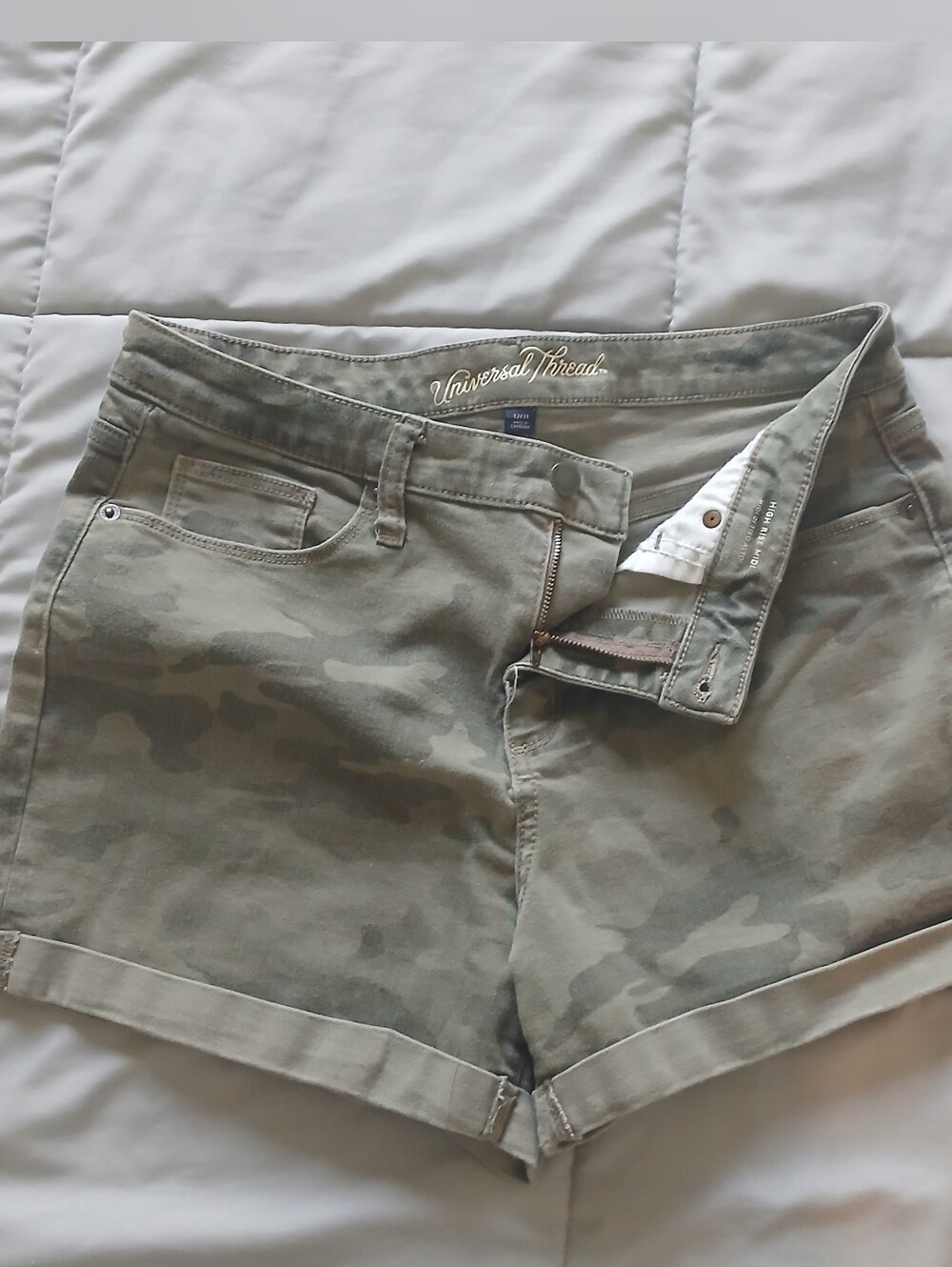 Universal Thread Olive Camo Roll Cuff Shorts